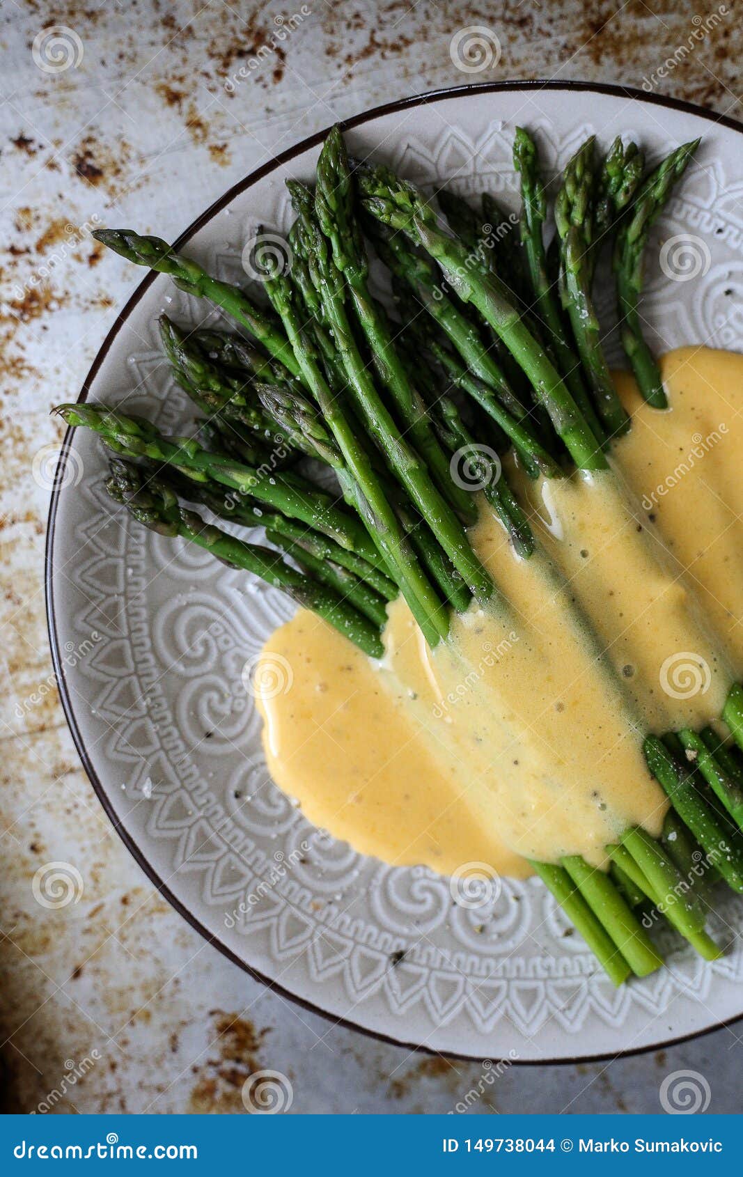 asparagus in homemade hollandaise sauce