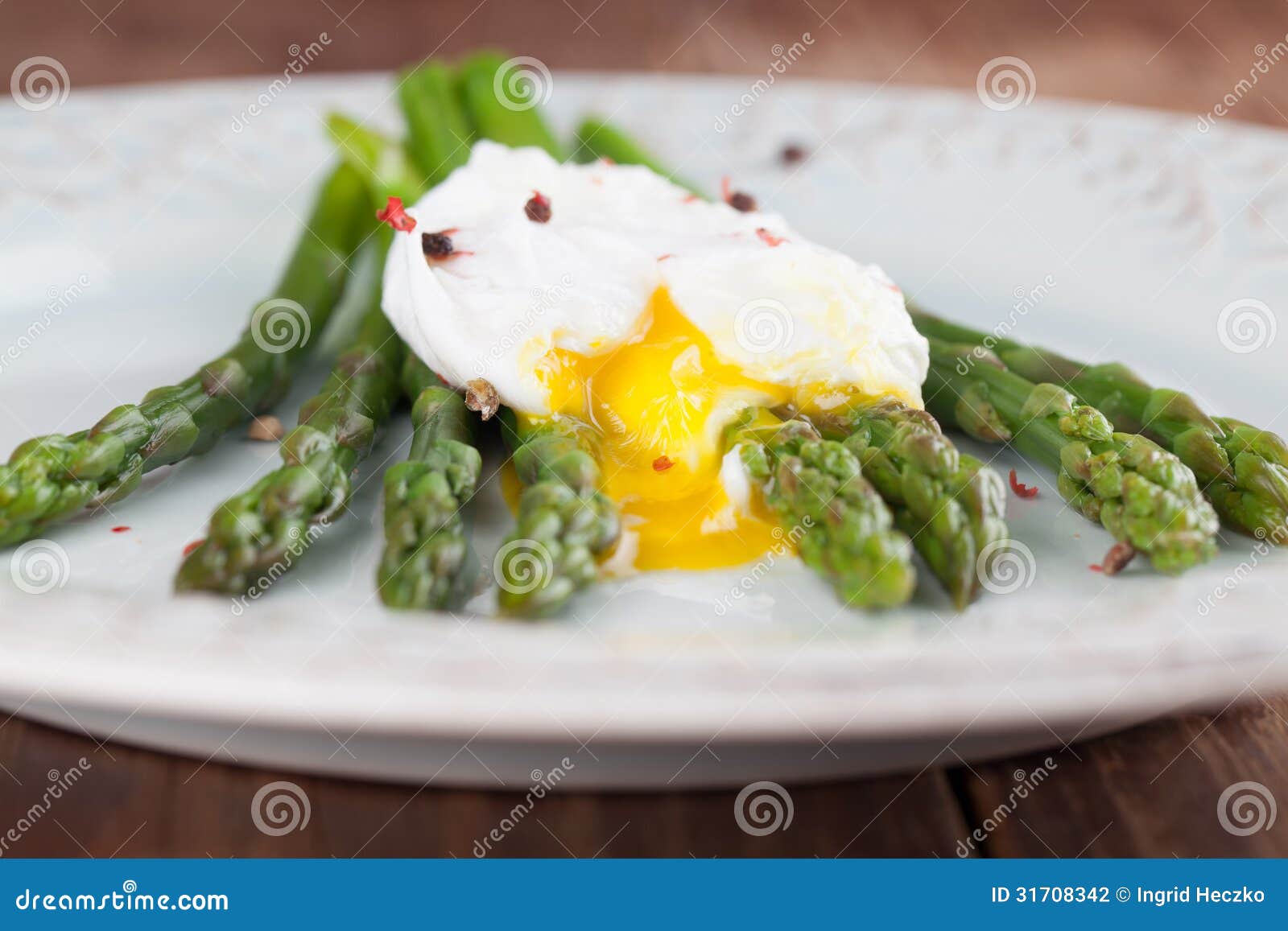 Asparagus with poached egg stock photo. Image of organic 31708342