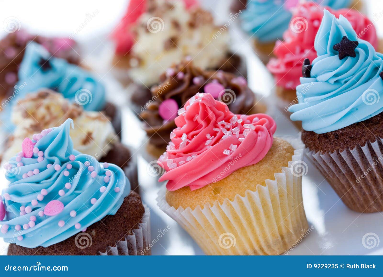 Assortiment De Gateau Image Stock Image Du Couleurs Rose