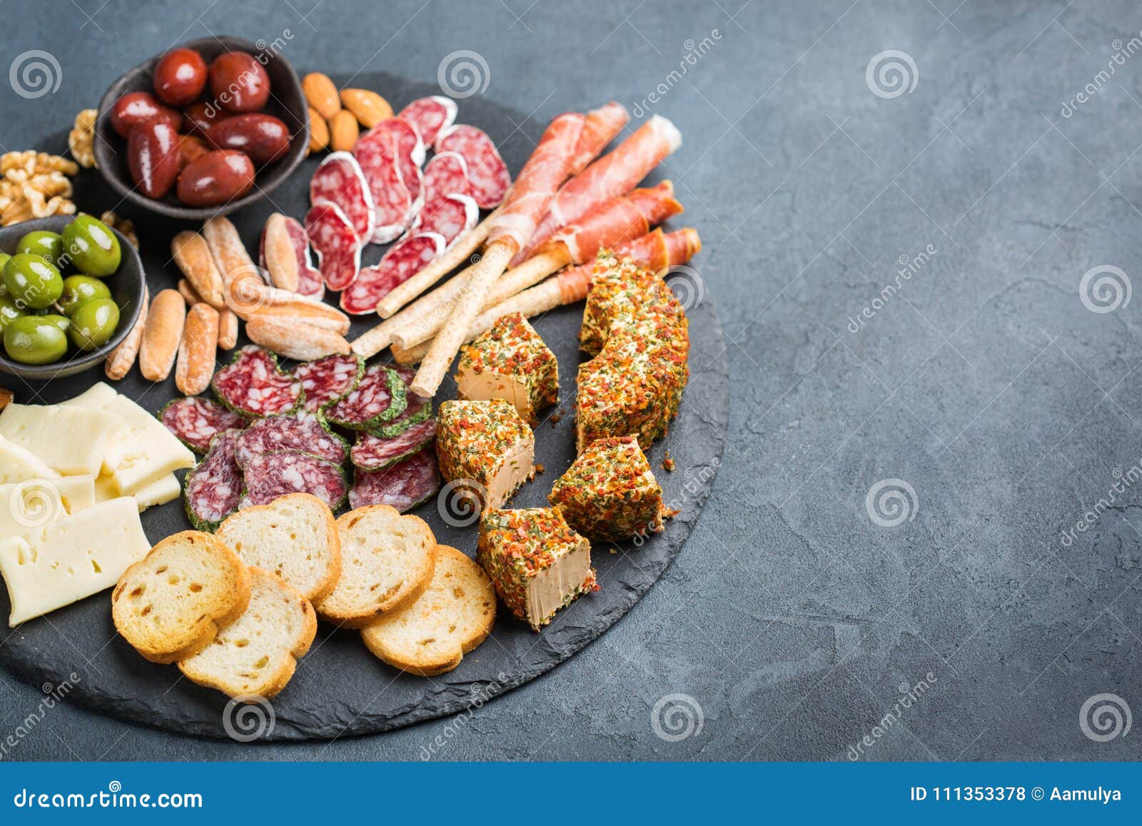 Assortimento Dei Tapas Spagnoli O Dei Antipasti Italiani Con Carne Fotografia Stock Immagine Di Prosciutto Antipasti