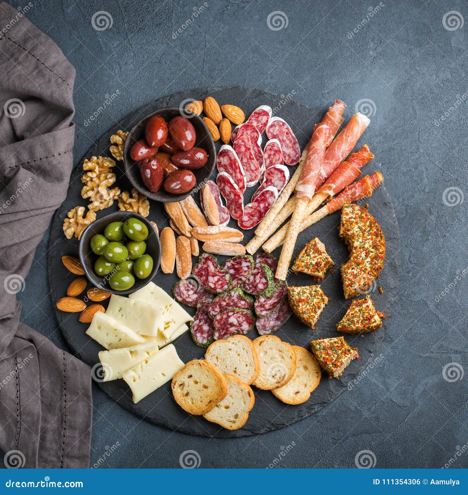 Assortimento Dei Tapas Spagnoli O Dei Antipasti Italiani Con Carne Fotografia Stock Immagine Di Acciughe Antipasti