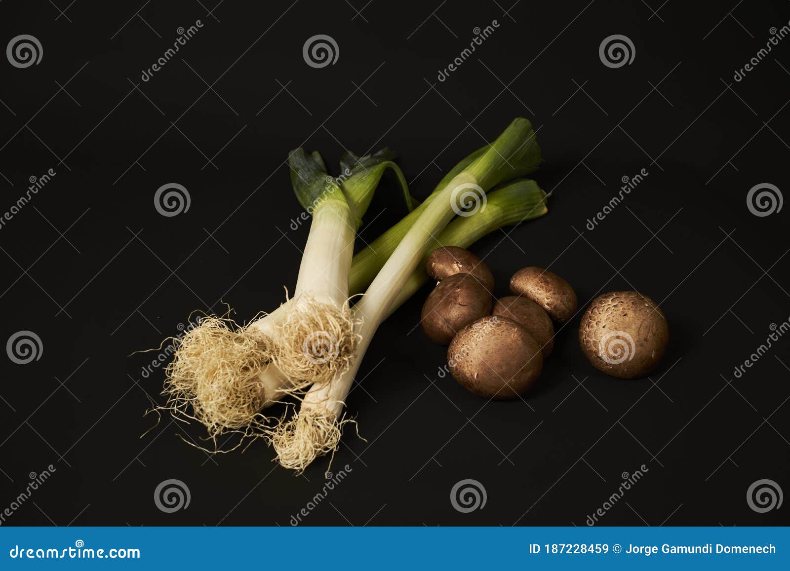 assortment of vegetables sobre fondo negro
