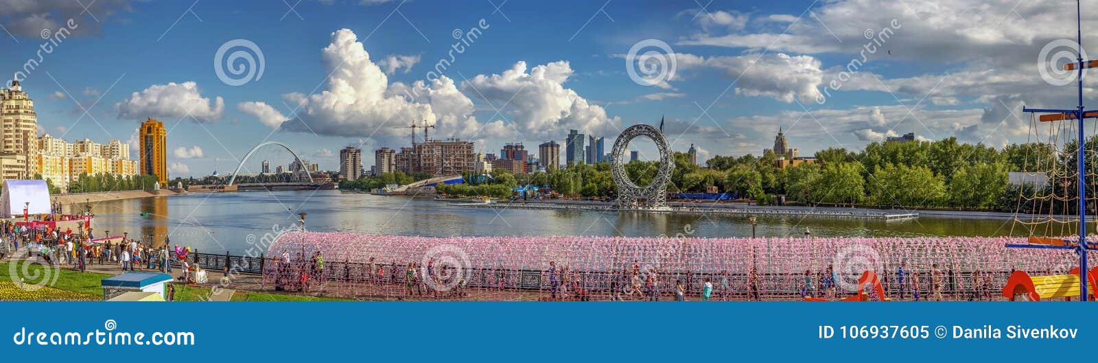 ASTANA, KASACHSTAN - 3. JULI 2016: Damm Des Ishim-Flusses ...