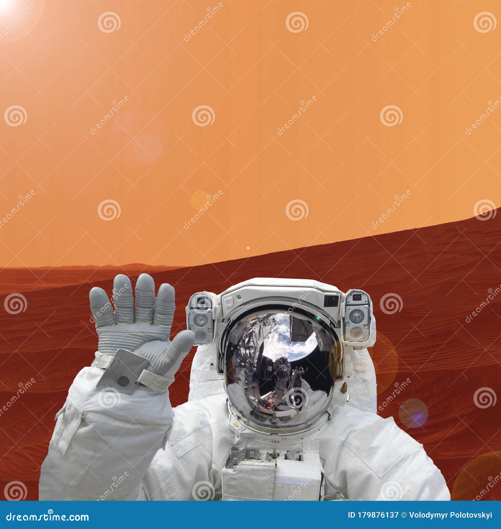 Spaceman taking a selfie, illustration - Stock Image - C050/8971 - Science  Photo Library