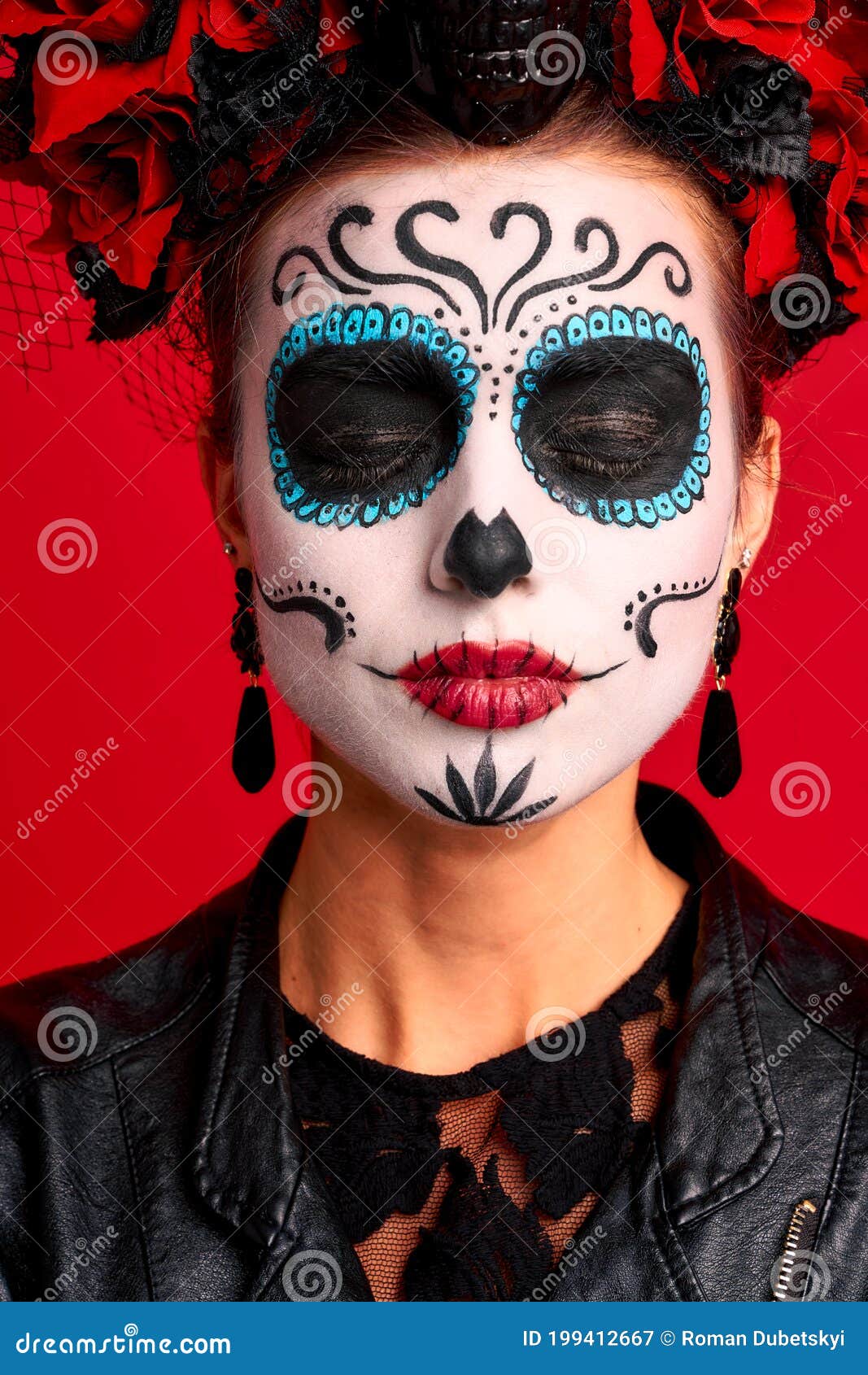 Asustada Joven Y Aterradora Señora Calavera Viste Maquillaje Artístico Para La Fiesta De Todos Los Muertos Usa Chaqueta De Cuero Imagen de archivo - Imagen de horrible, cuero: 199412667 Asustada Joven Y Aterradora Señora Calavera Viste Maquillaje Artístico Para La Fiesta De Todos Los Muertos Usa Chaqueta De Cuero Imagen de archivo - Imagen de horrible, cuero: 199412667
