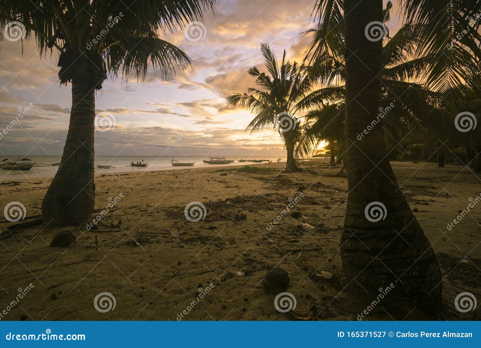 atardecer en la isla de bantayan, filipinas.  sunset on bantayan island, philippines