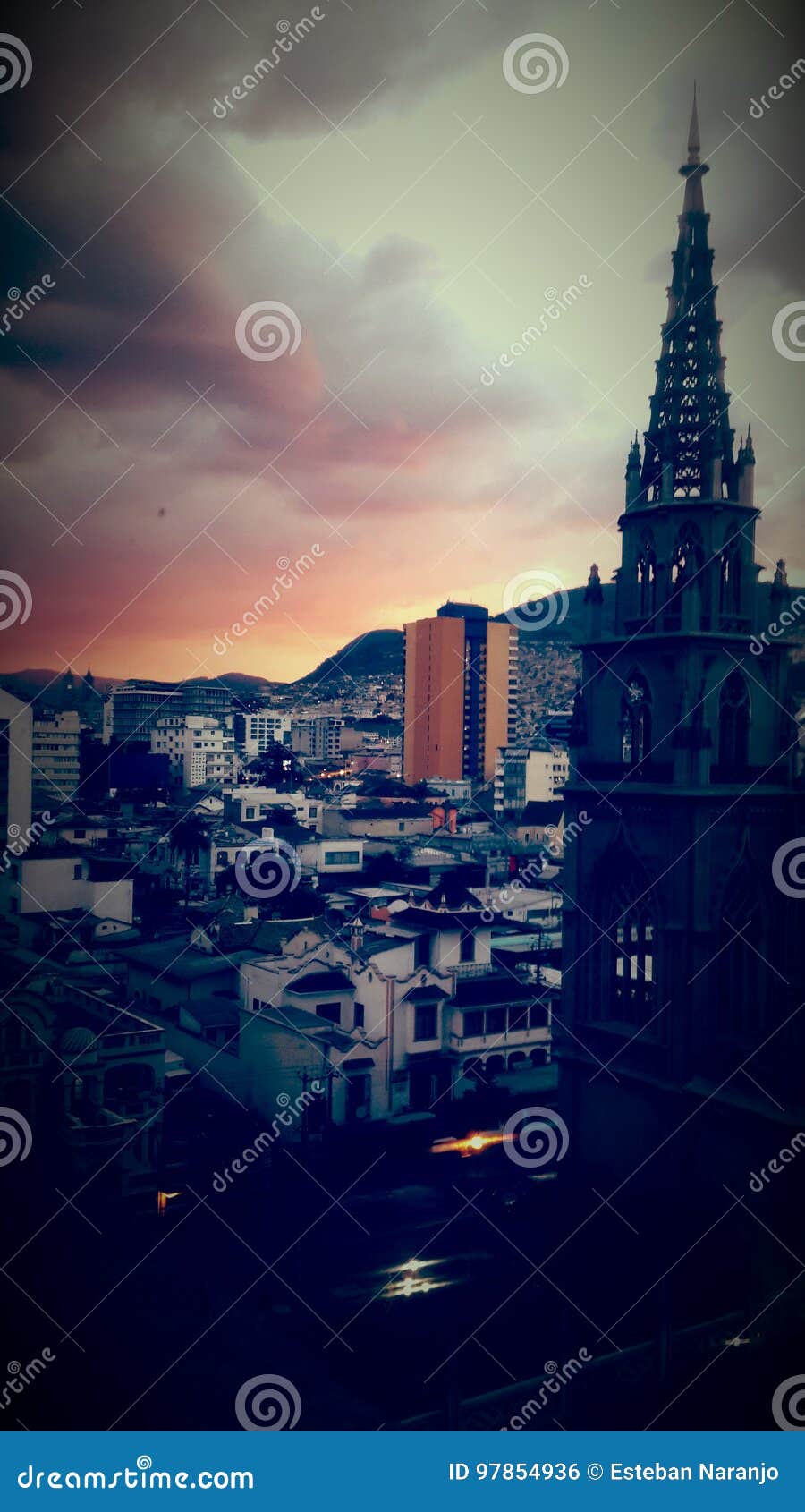 atardecer en quito ecuador