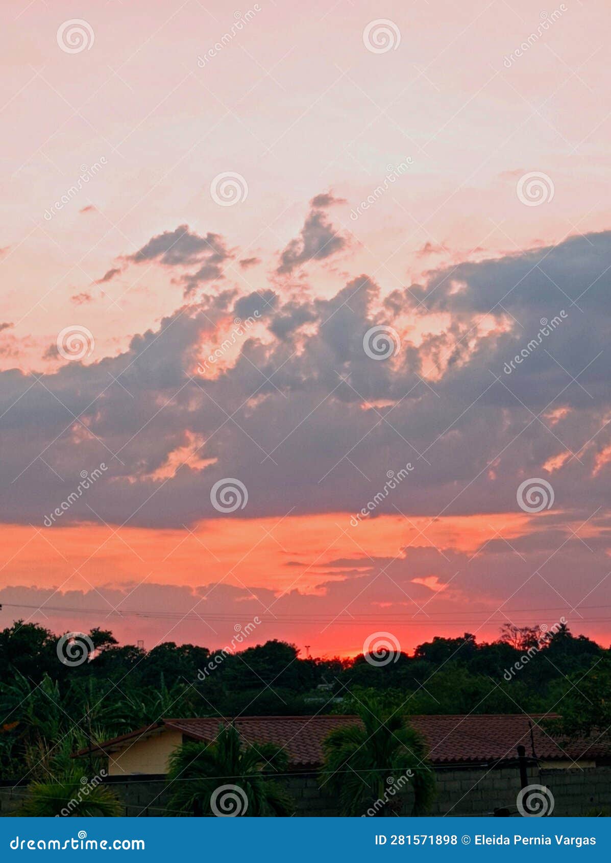 atardecer nublado anaranjado, gris, malva