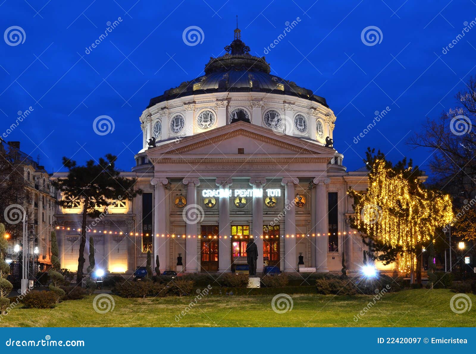 Athenaeum rumeno, Bucarest immagine stock. Immagine di affresco 22420097