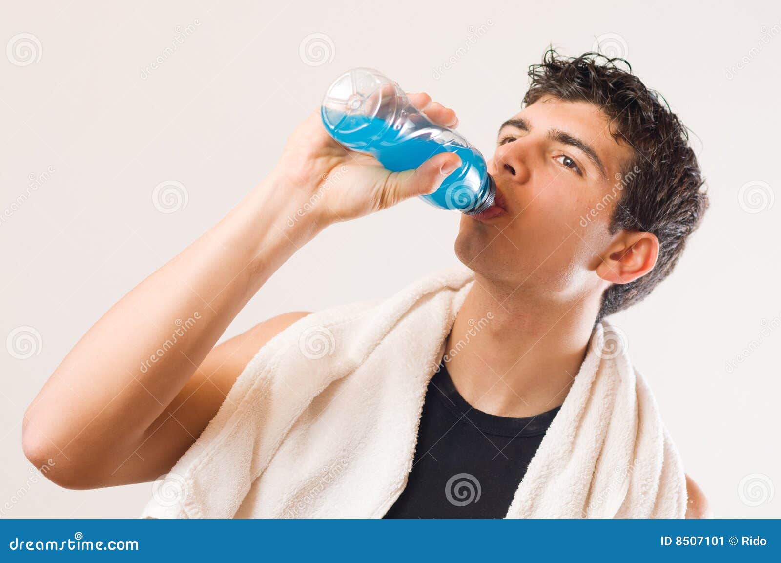 athletic man drinking energy drink