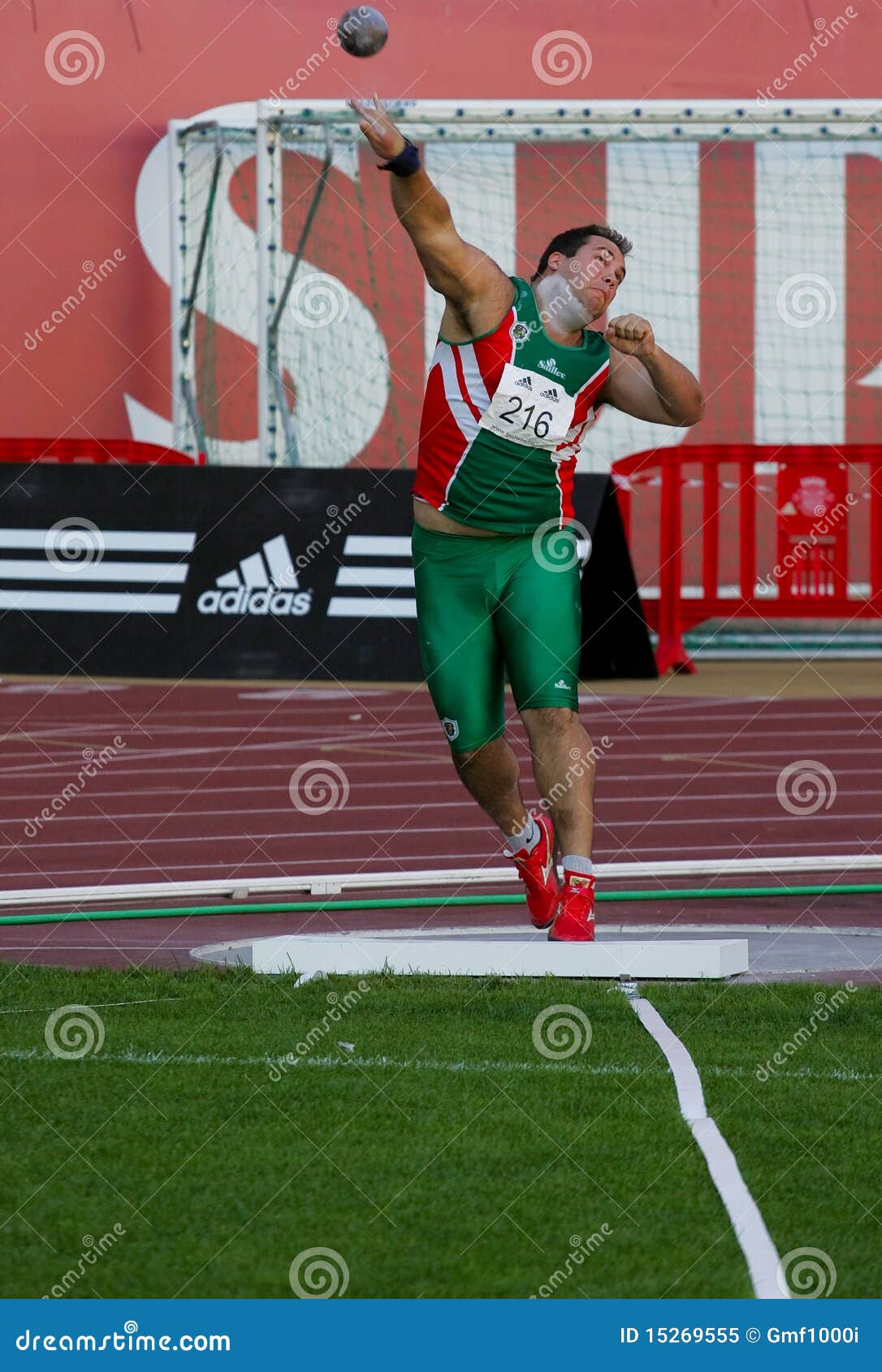 Athletik-Meisterschaft, Andre Gonalves. LEIRIA, PORTUGAL - 17. JULI: Portugiesische Athletik-Meisterschaft, Andre Goncalves (CSM) Gewicht Throwmänner, 17. Juli 2010 in Leiria, Portugal