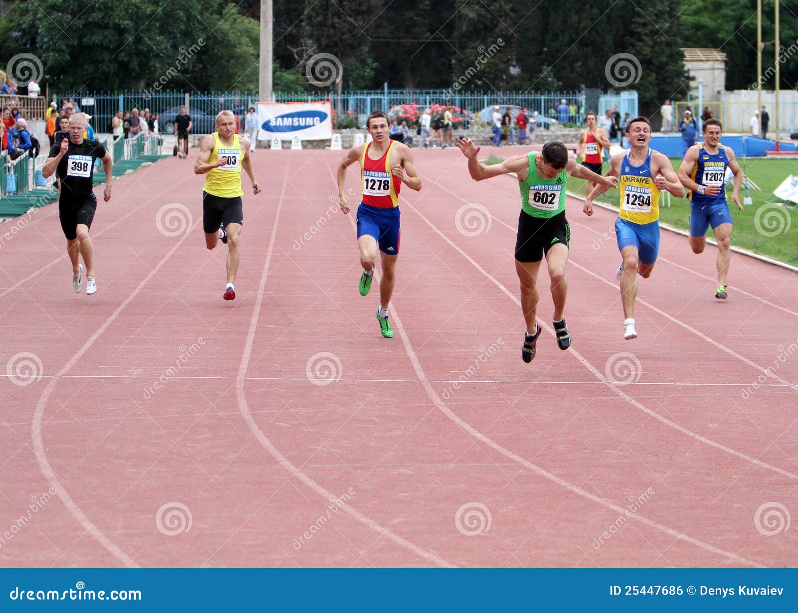 Athlets Compete in 400 Meters Race Editorial Photo Image of body, compete 25447686