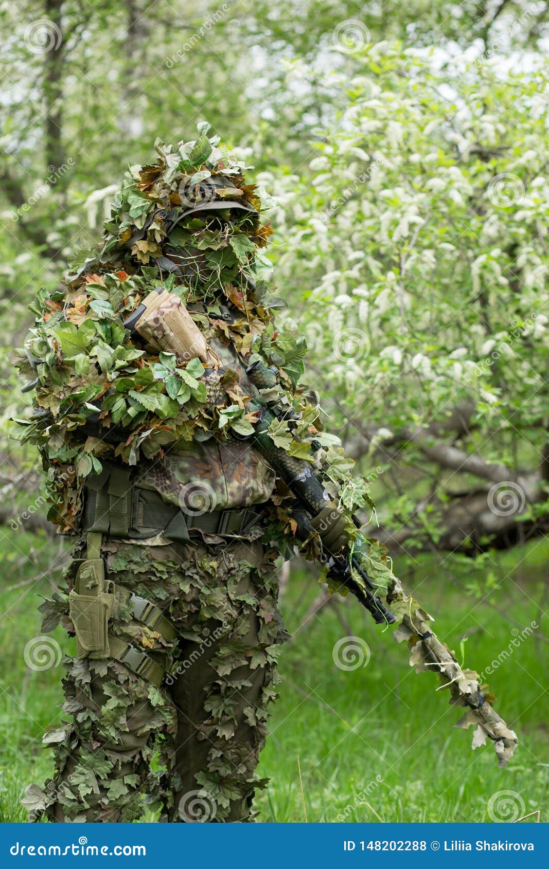 Foto de Camuflados Sniper e mais fotos de stock de Arma de Fogo - Arma de  Fogo, Atirador, Atirar - iStock