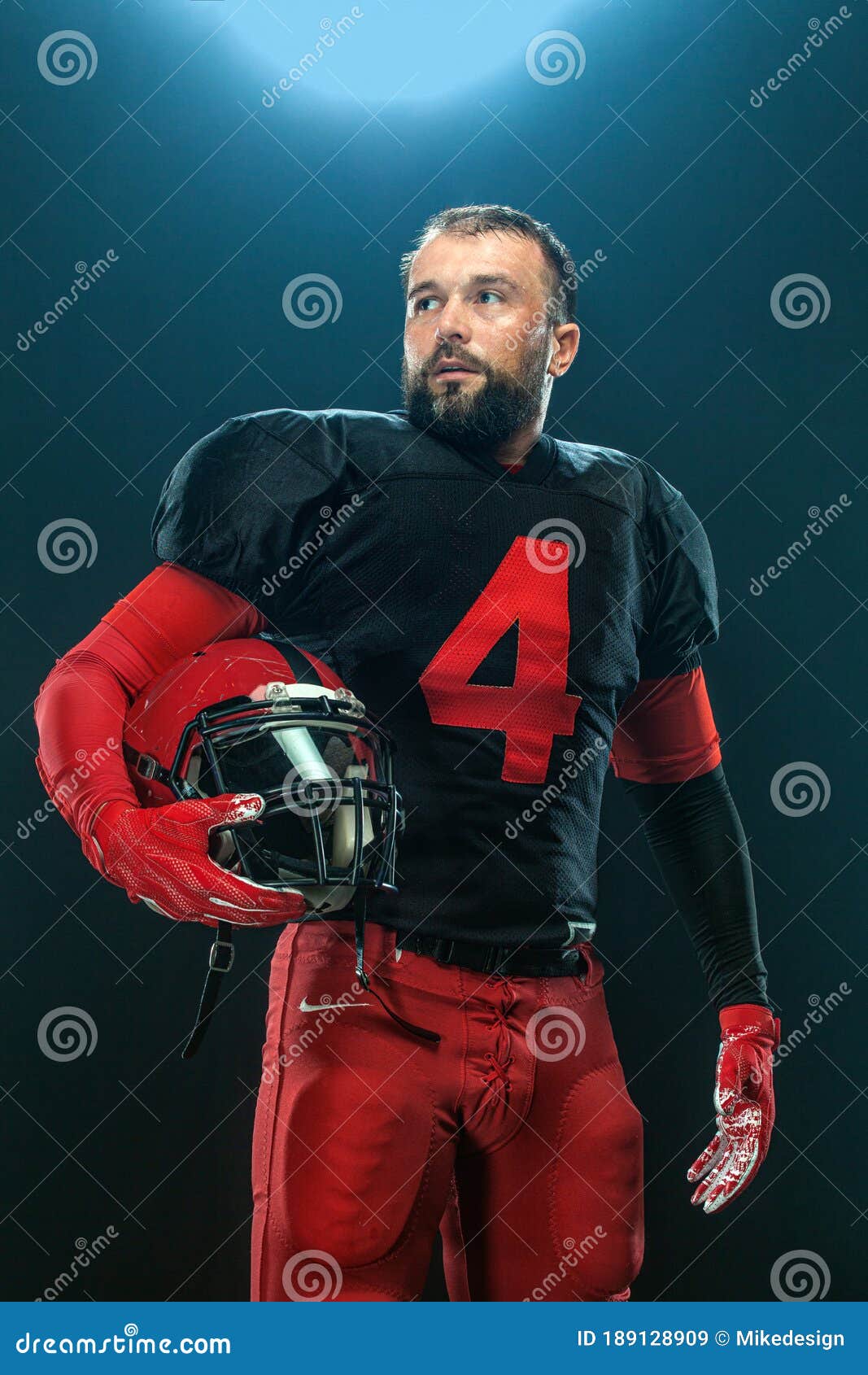 Vista Baixa Ângulo, De, Muscular, Jogador De Futebol Americano, Em