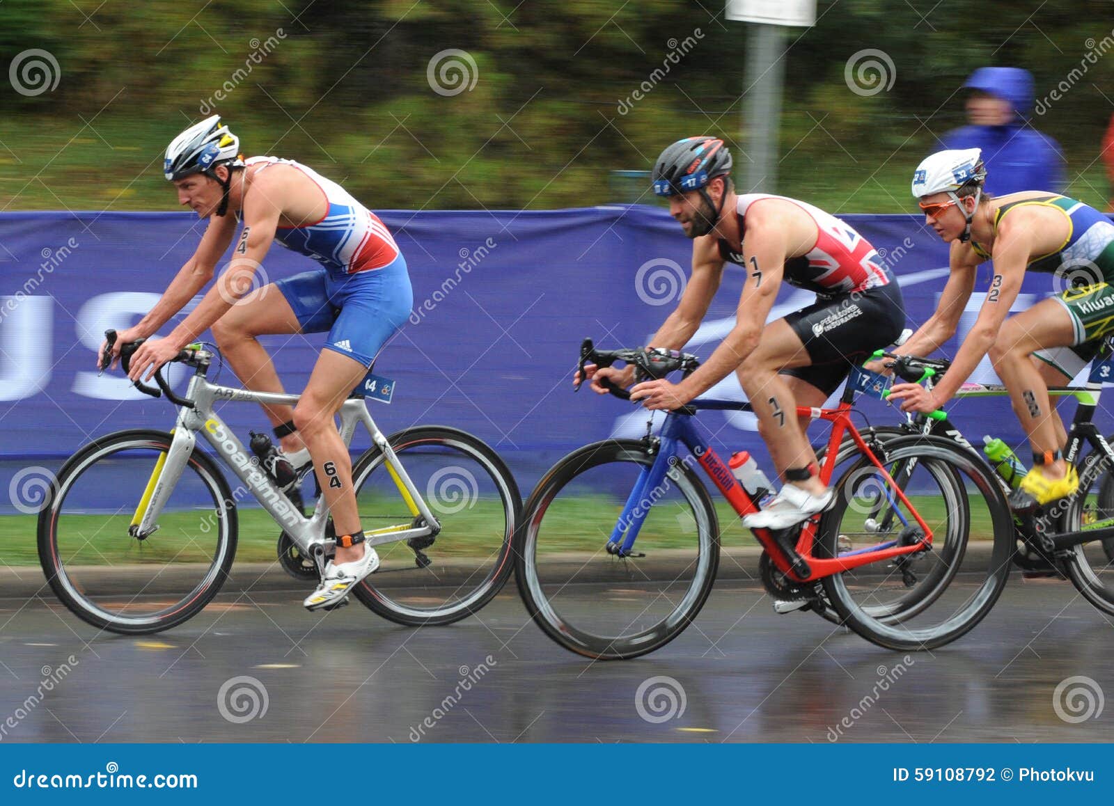 De atleten nemen aan ITU WTS Edmonton 2015 deel Elitemensen ITU de reeks van het Wereldtriatlon 7 september, 2015 Edmonton, Alberta, Canada