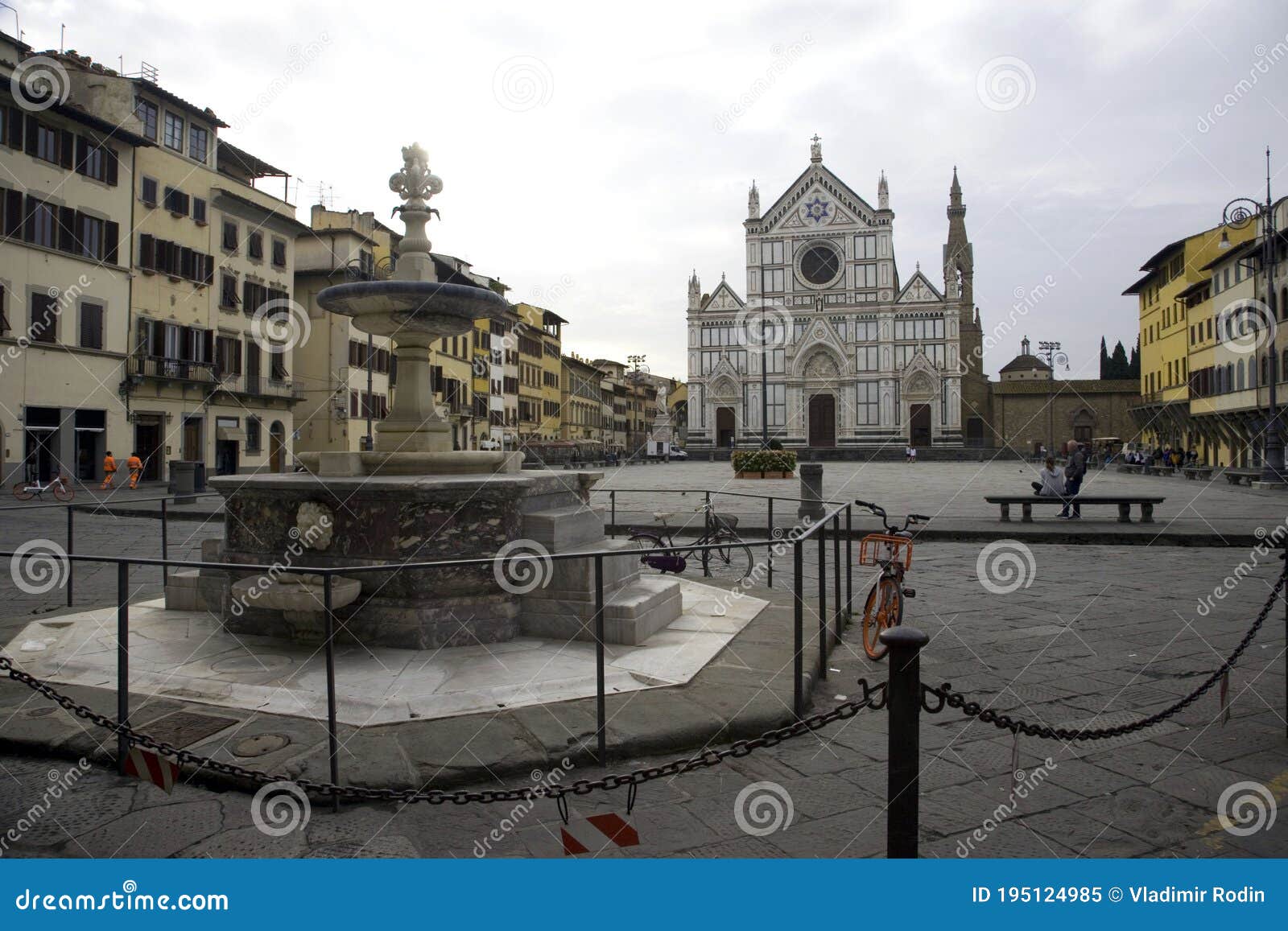 florence basilica of santa croce, the gothic catholicism architect arnolfo di cambio, the church square