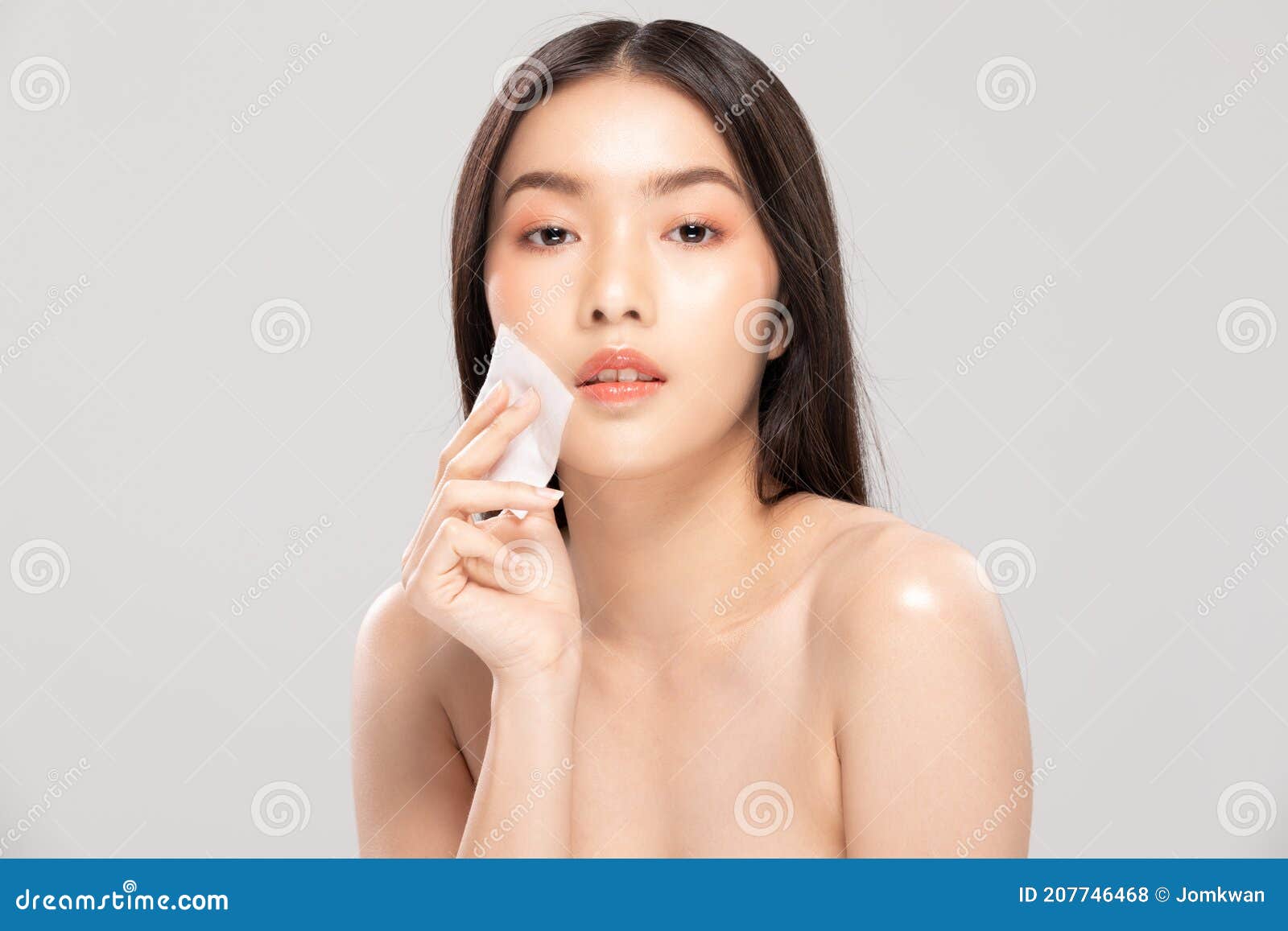 https://thumbs.dreamstime.com/z/attractive-charming-asian-young-woman-smile-using-tissue-toner-cleaning-make-up-feeling-fresh-clean-healthy-skin-207746468.jpg
