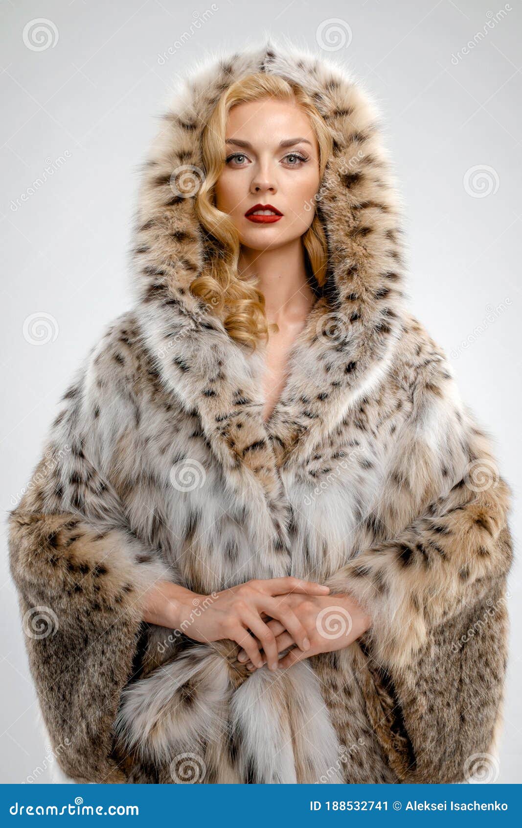 Attractive Lady in Spotted Fur Coat. Perfect Makeup, Red Mat Lips Stock ...