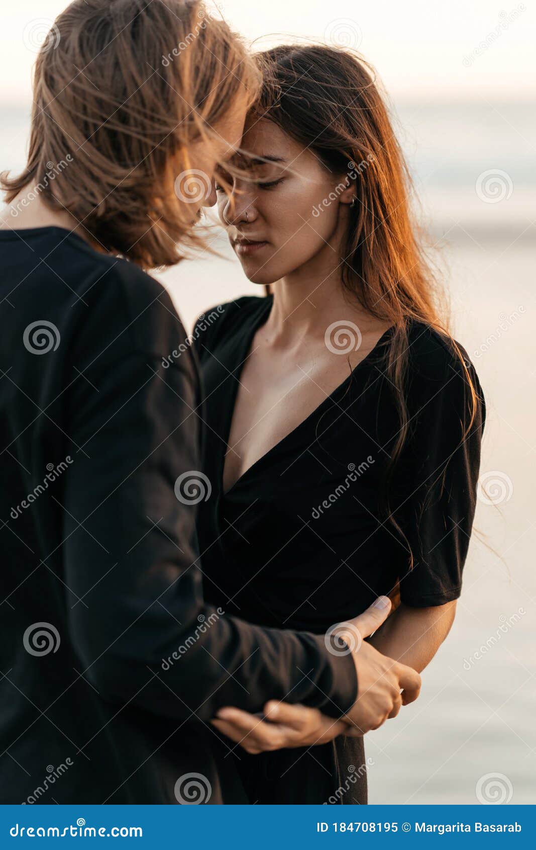 https://thumbs.dreamstime.com/z/attractive-man-woman-enjoying-romantic-evening-sunset-young-couple-love-184708195.jpg