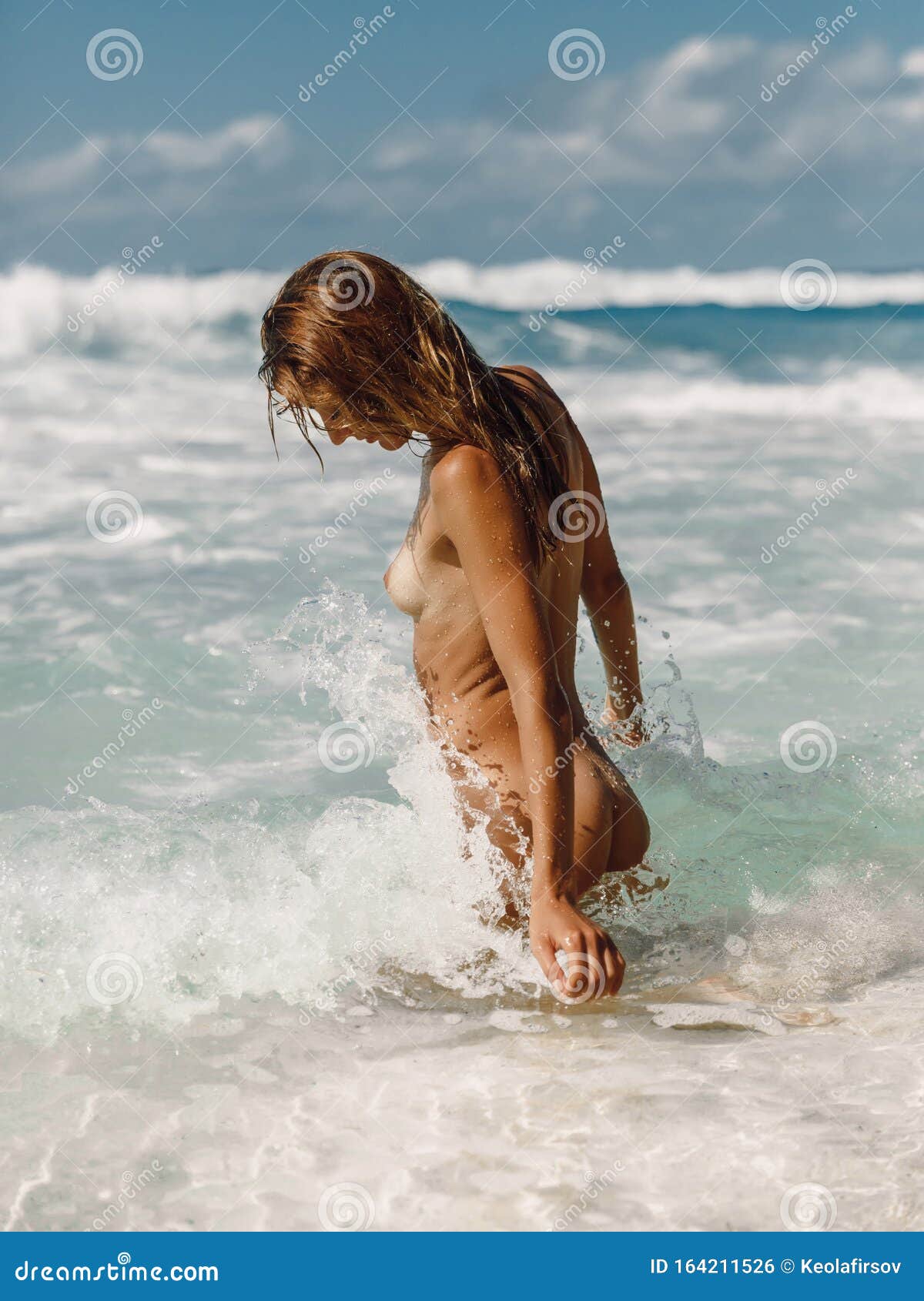Attractive Naked Woman Posing at Tropical Ocean Beach. Slim Model with  Perfect Body Stock Photo - Image of erotica, attractive: 164211526