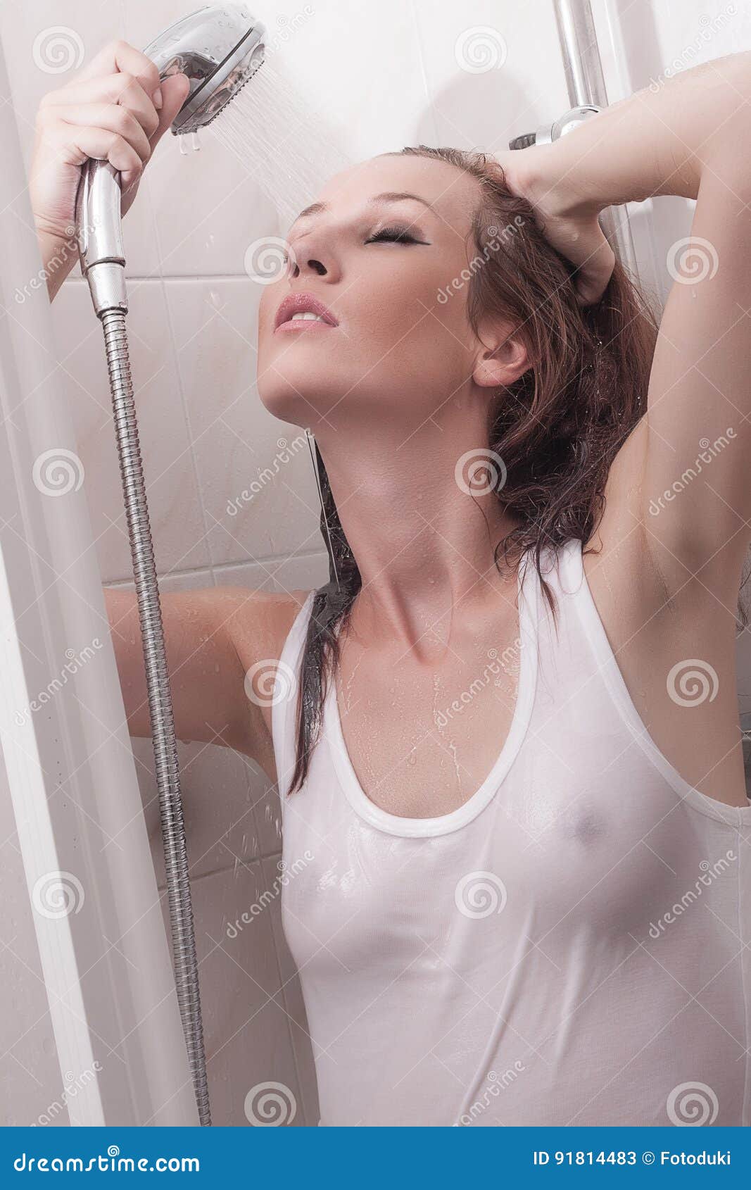 Pics Of Girls In Shower