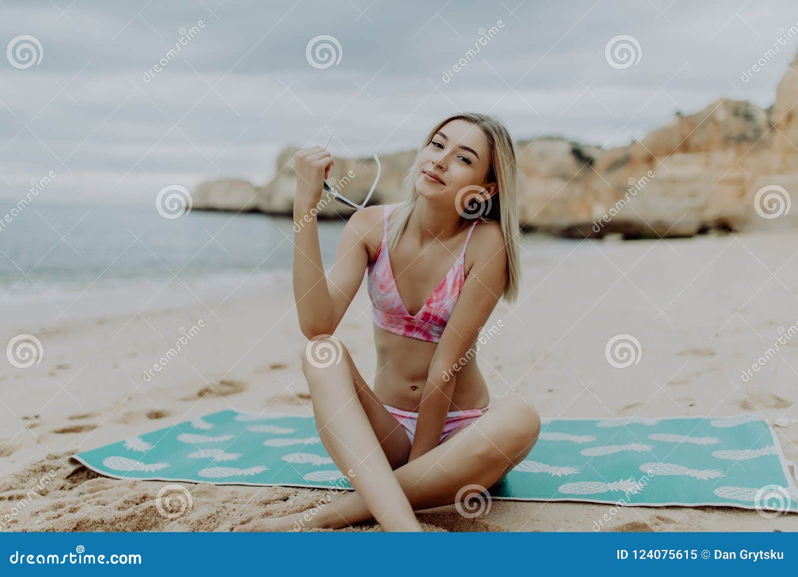 bondages girls blowjob dick on beach porn photo