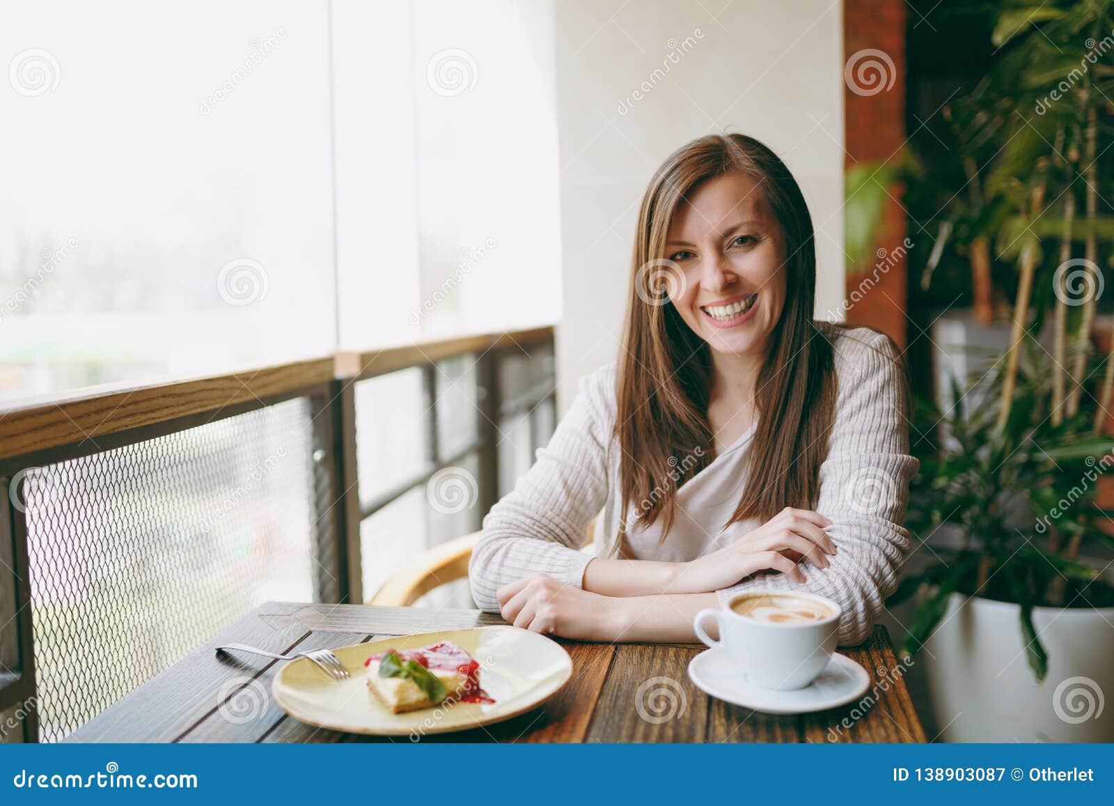 Женя хочет позавтракать в кафе меню показано