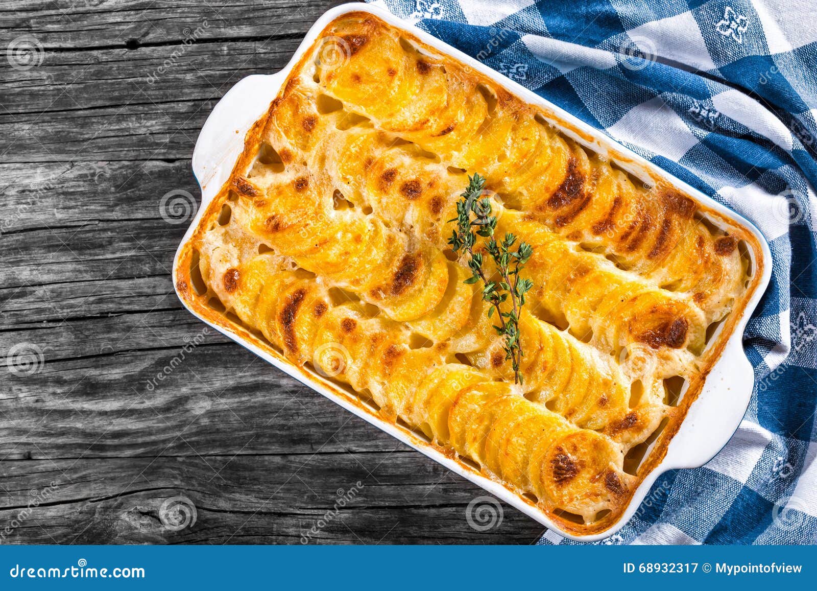 Au-Gratin Dauphinois, Kartoffeln Backte in Einer Backform, Nahaufnahme ...