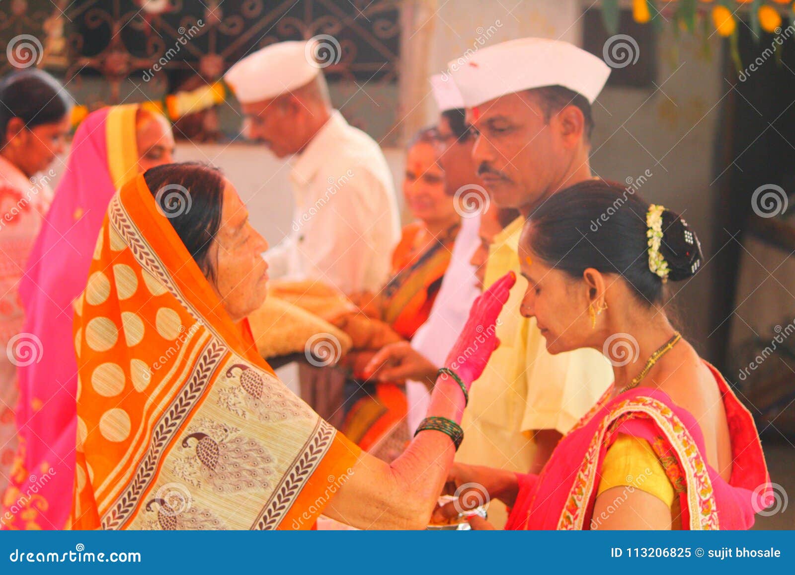 Au puja. Puja de satayanaran dans l'Inde