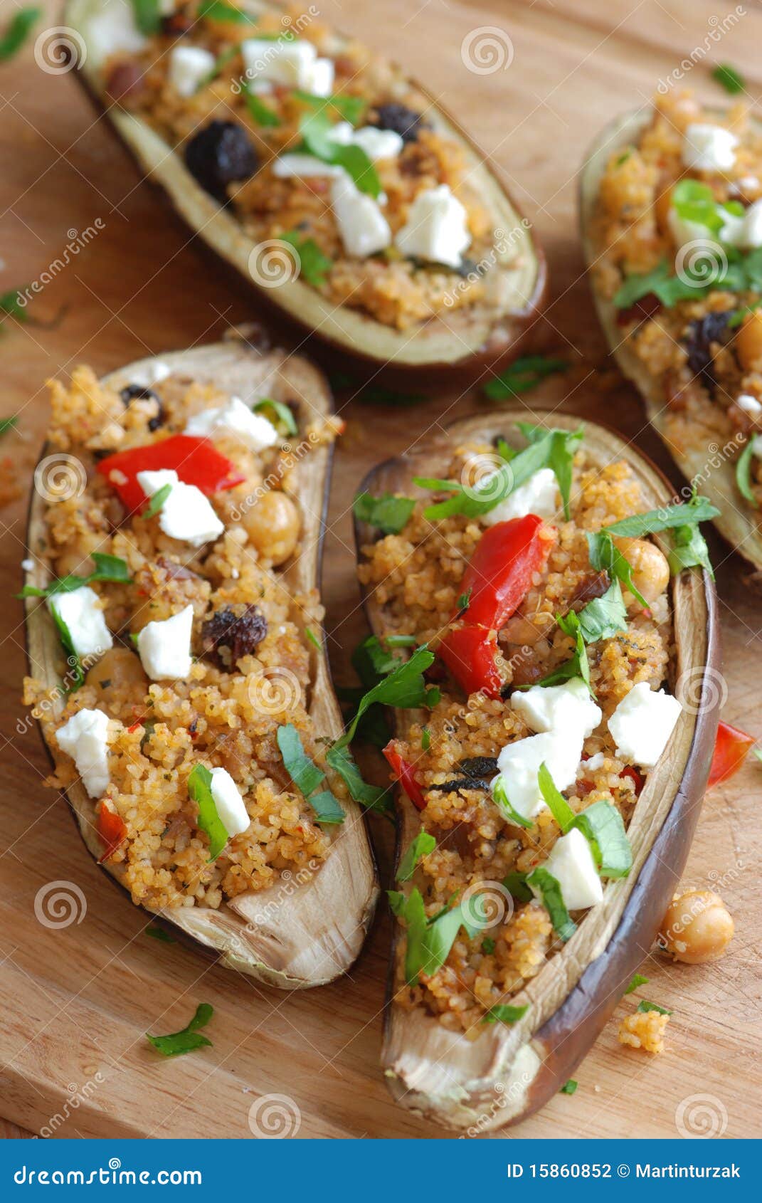 Aubergine mit Couscous stockfoto. Bild von speisen, anfüllen 15860852