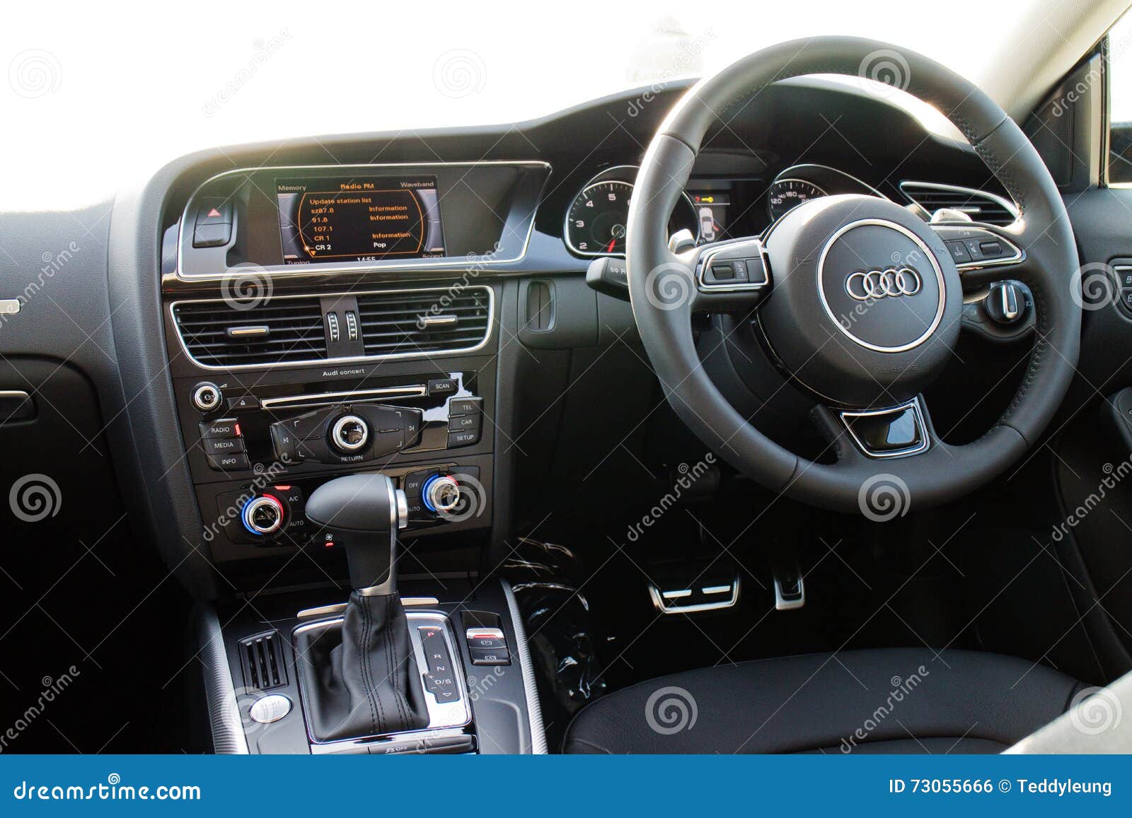 referentie Hechting Ass Audi A5 2015 Interior editorial photo. Image of turbo - 73055666