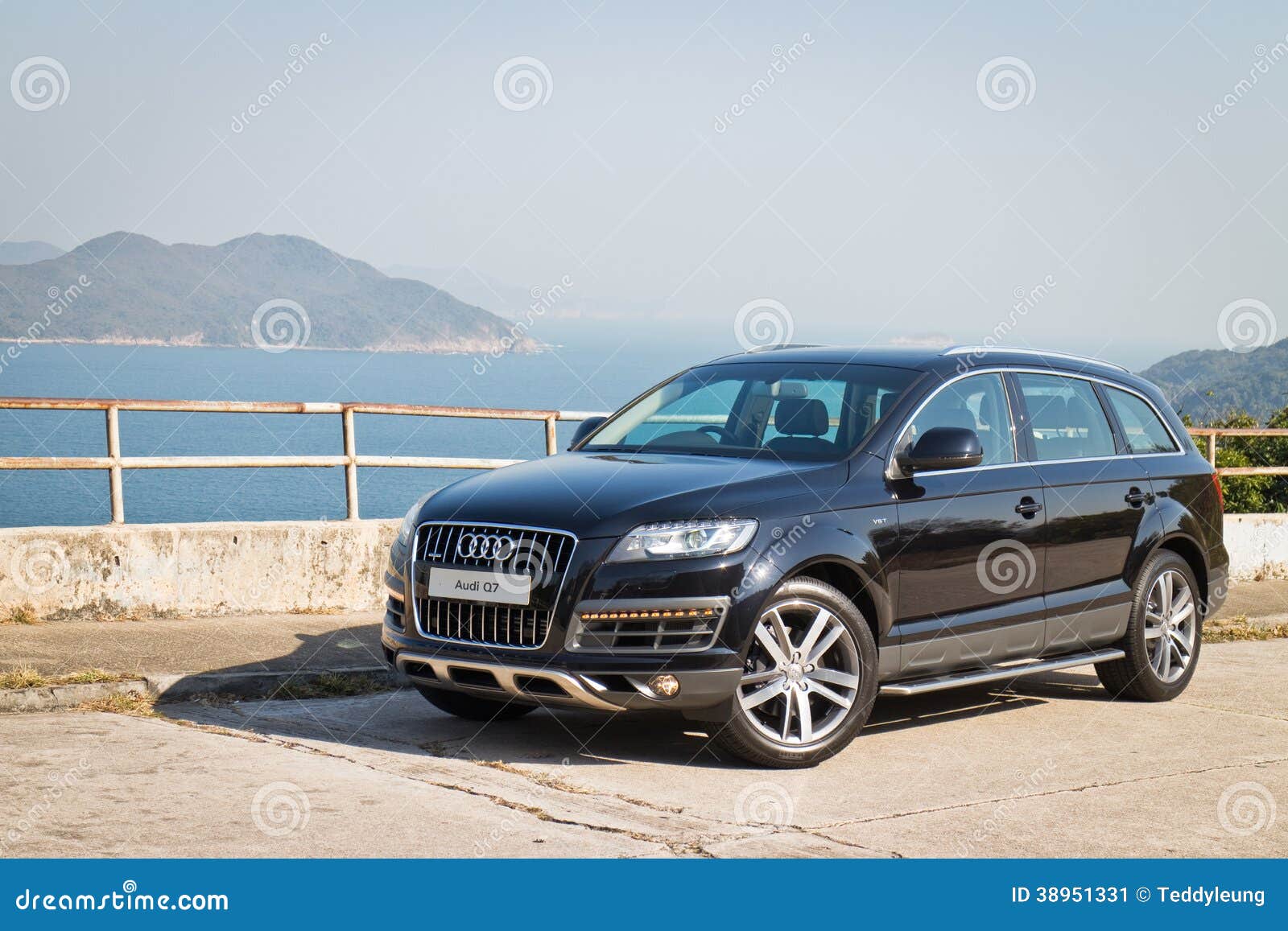 https://thumbs.dreamstime.com/z/audi-q-t-quattro-model-suv-car-full-option-38951331.jpg