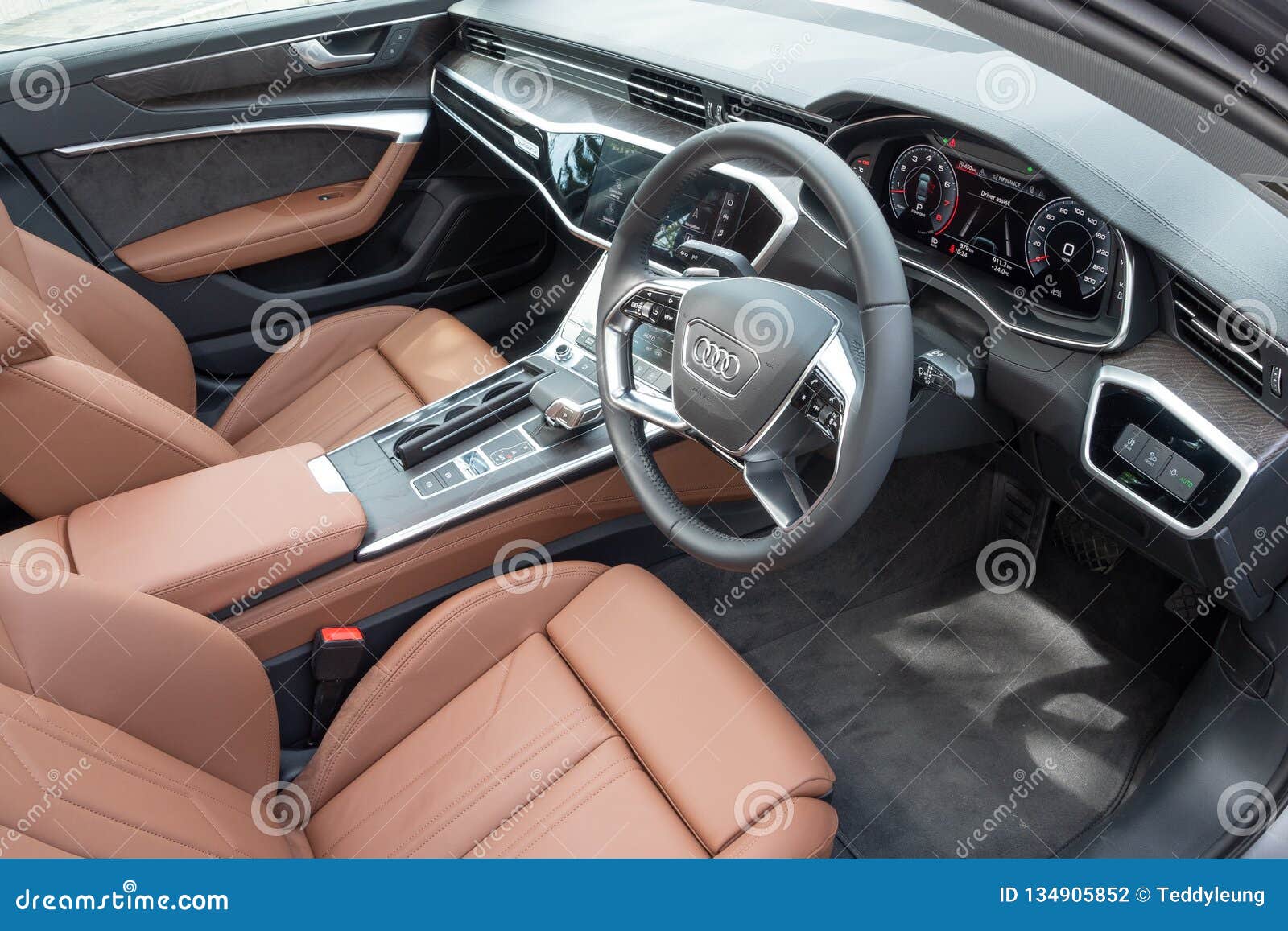 Verniel bekken Initiatief Audi A6 55 TFSI 2018 Interior Editorial Photography - Image of machine,  coupe: 134905852