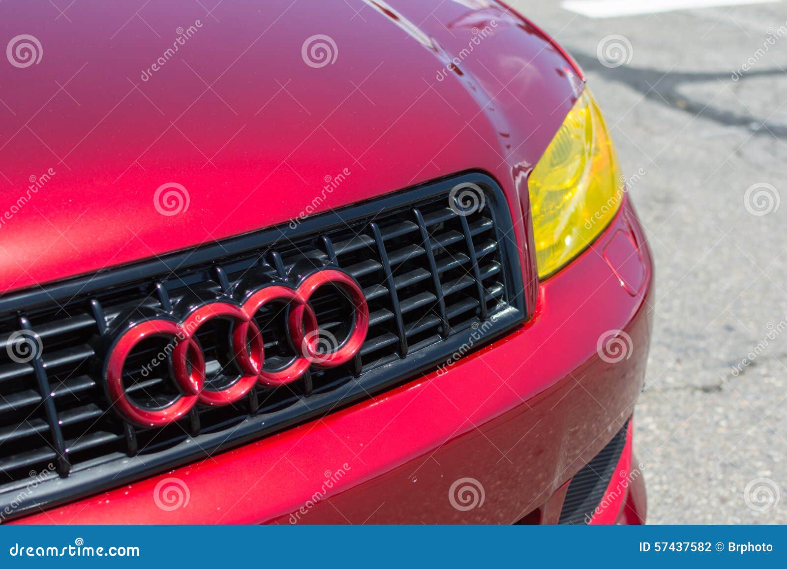 Audi Tuning fotografia editorial. Imagem de povos, super - 57437582, image size:1600x1157