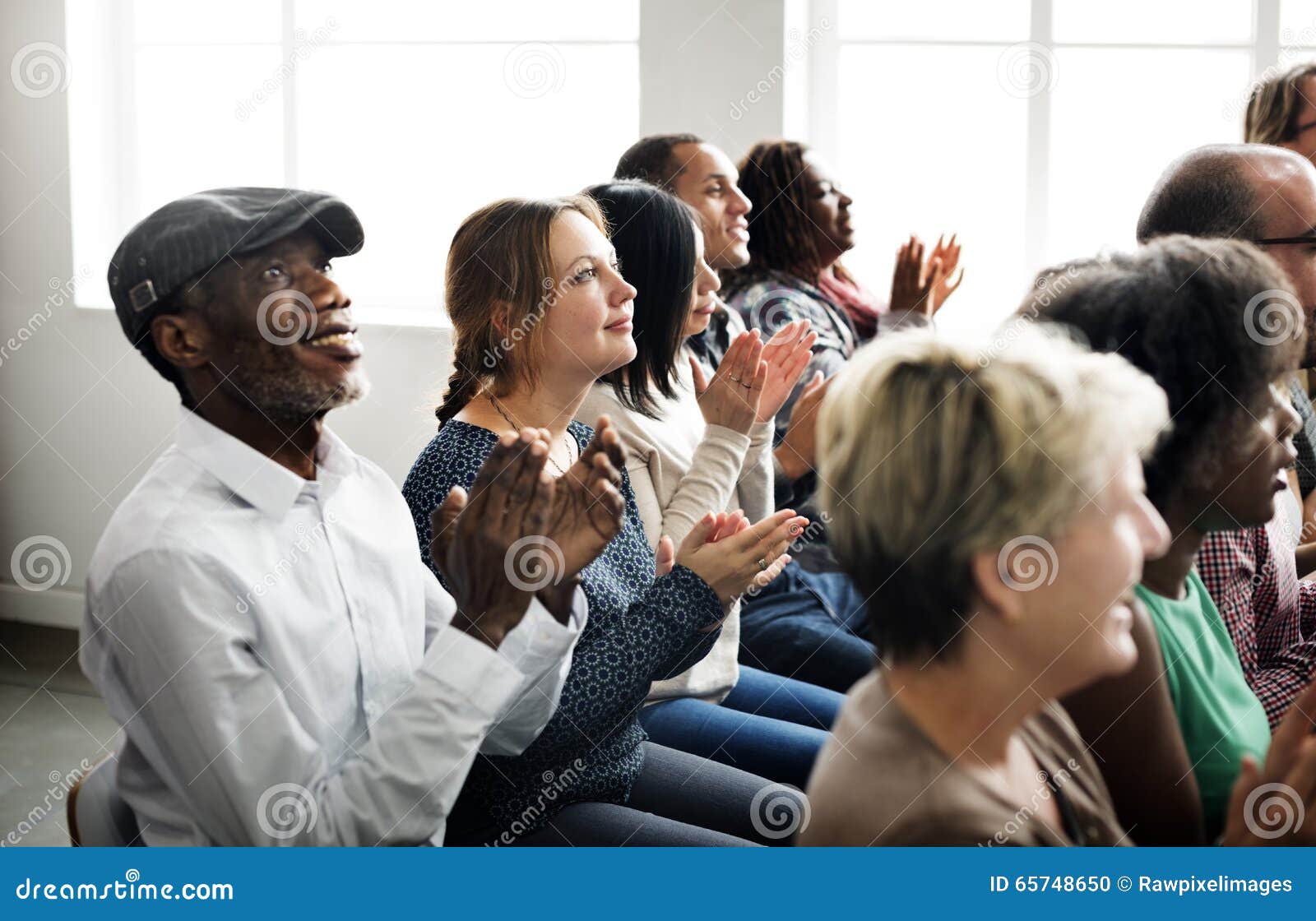 audience applaud clapping happiness appreciation training concept