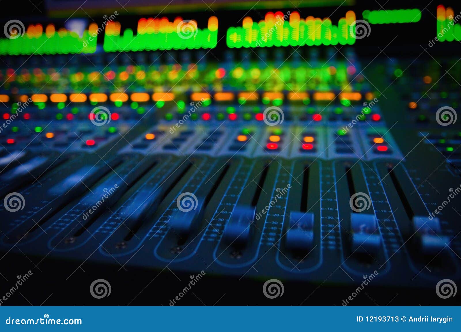 audio mixing console