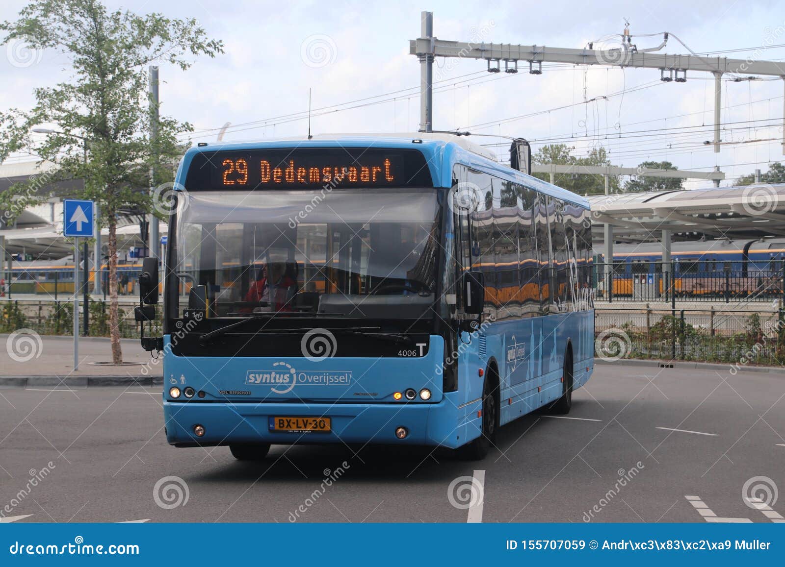 https://thumbs.dreamstime.com/z/august-zwolle-netherlands-public-transportation-around-station-area-local-bus-line-heading-to-dedemsvaart-zwolle-155707059.jpg