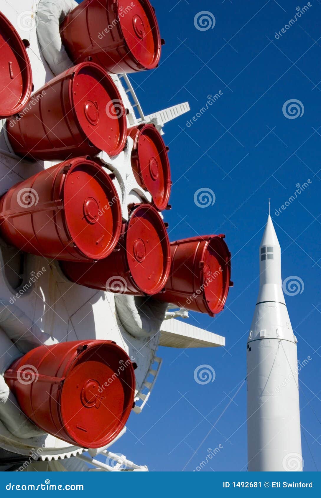 Aumentadores de presión blancos y azules rojos del cohete