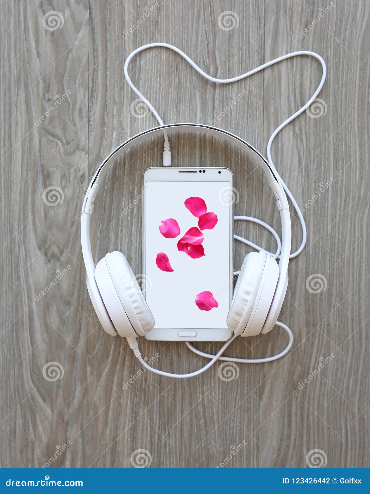 Auriculares Y Smartphone Con Los Pétalos De La Rosa Del Rosa En La Pantalla Blanca Contra Fondo De Madera Foto de archivo - Imagen de auriculares, elegante: 123426442 Auriculares Y Smartphone Con Los Pétalos De La Rosa Del Rosa En La Pantalla Blanca Contra Fondo De Madera Foto de archivo - Imagen de auriculares, elegante: 123426442