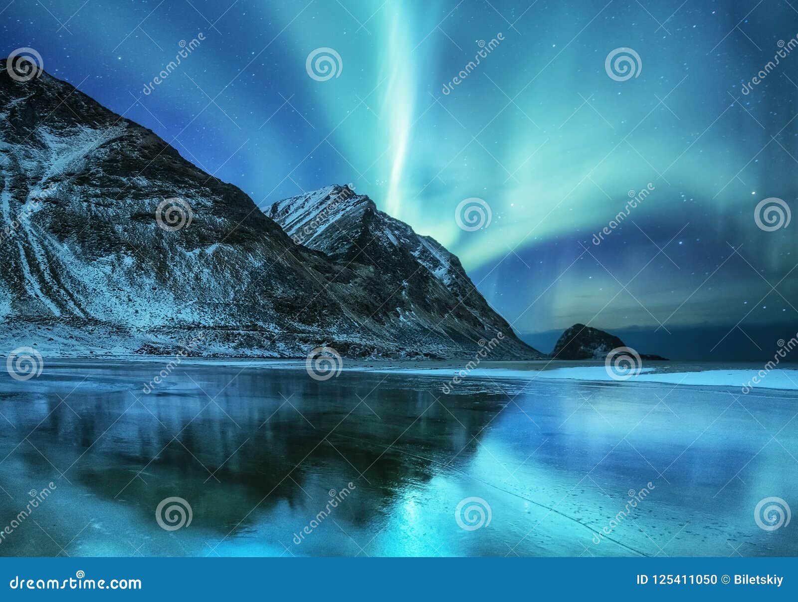 Aurora Borealis En Las Islas De Lofoten Noruega Aurora Boreal Verde