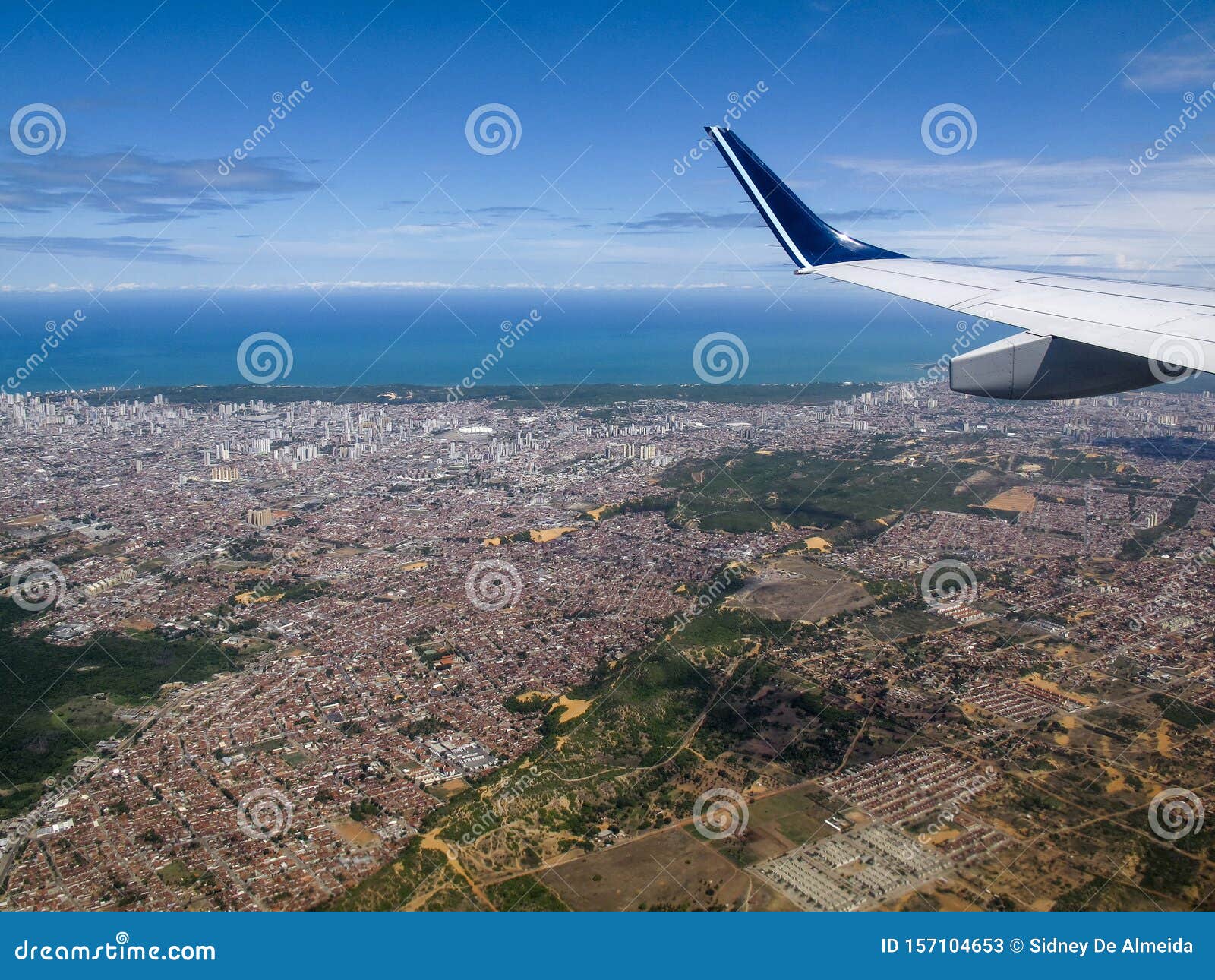 Aussicht Vom Fenster Des Flugzeugfensters über Die Stadt Natal Rio Grande  Do Norte Redaktionelles Stockfoto - Bild von luftfahrt, luft: 157104653