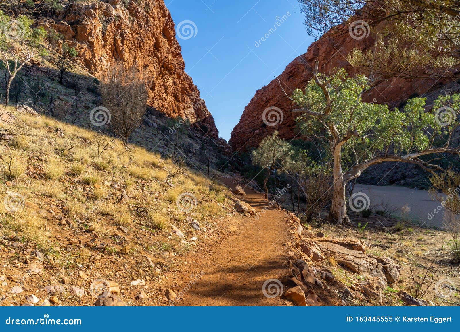 the australian outback there is a rugged rock formation called simpsons gab