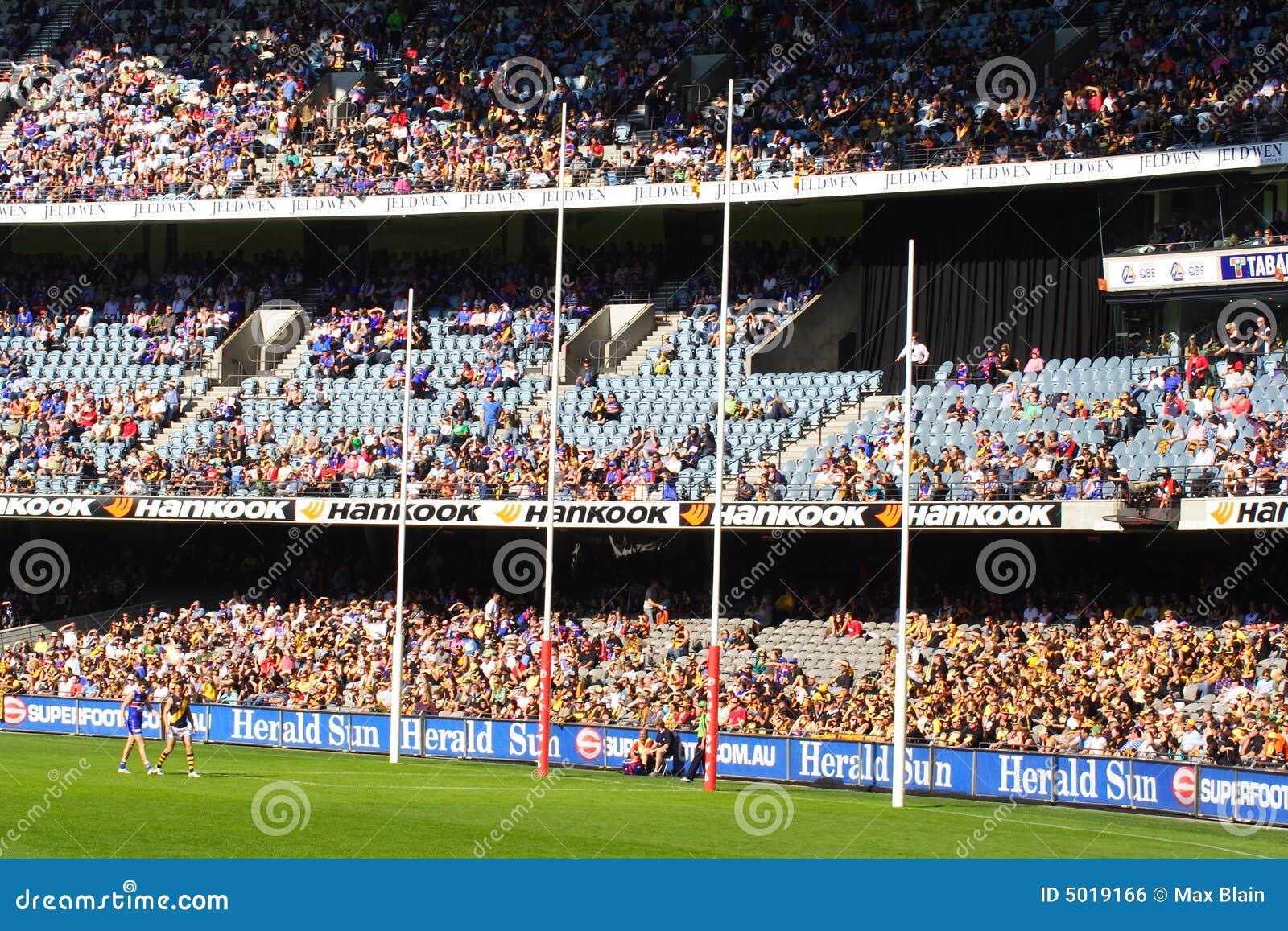 Australian rules football editorial photo. Image of arena 5019166