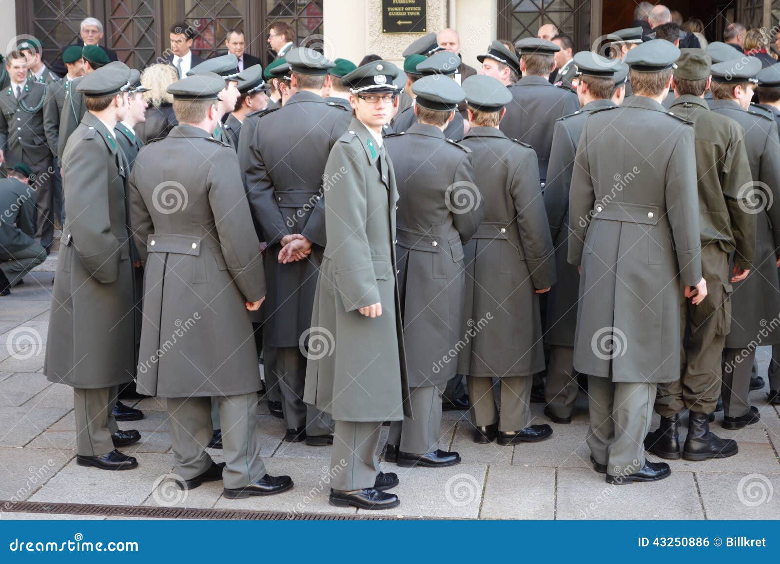 procjena prilog šljunak  Austrian soldiers editorial photo. Image of profession - 43250886