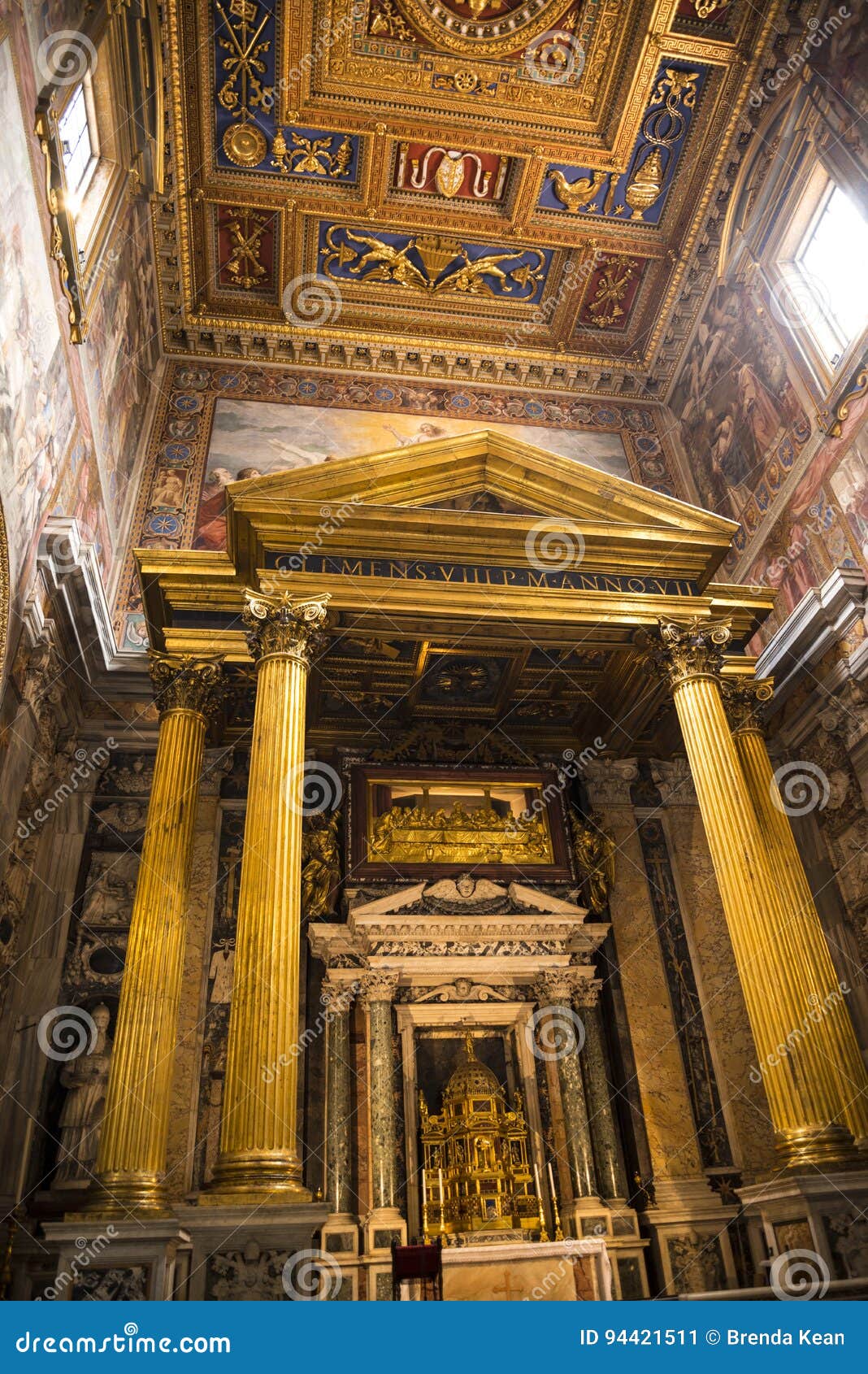 Autel Reserve Au Culte Romain Des Protecteurs Du Foyer Autel Dans La Basilique De St John Lateran à Rome Italie Photo