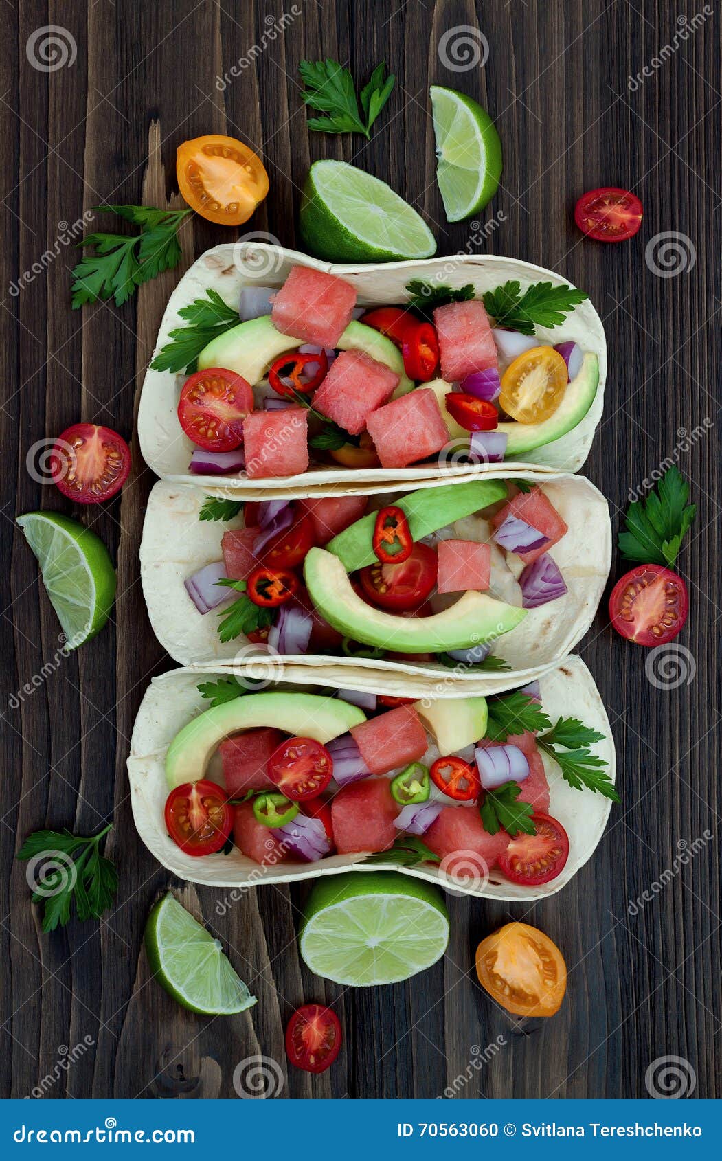 Authentischer Mexikaner Grillte Fischtacos Mit Wassermelone Pico De ...