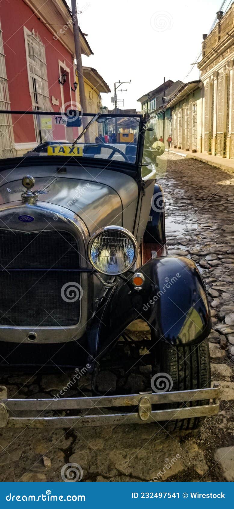 auto clasico usado en la ciudad de trinidad cuba