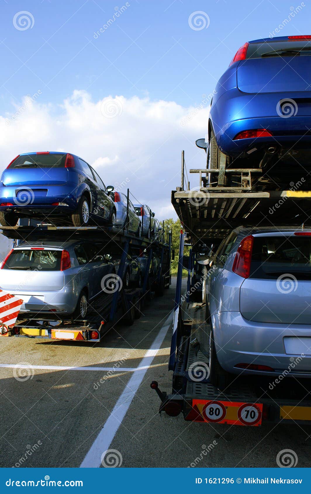 Autodrager vrachtwagens stock foto. Image of logistiek 1621296