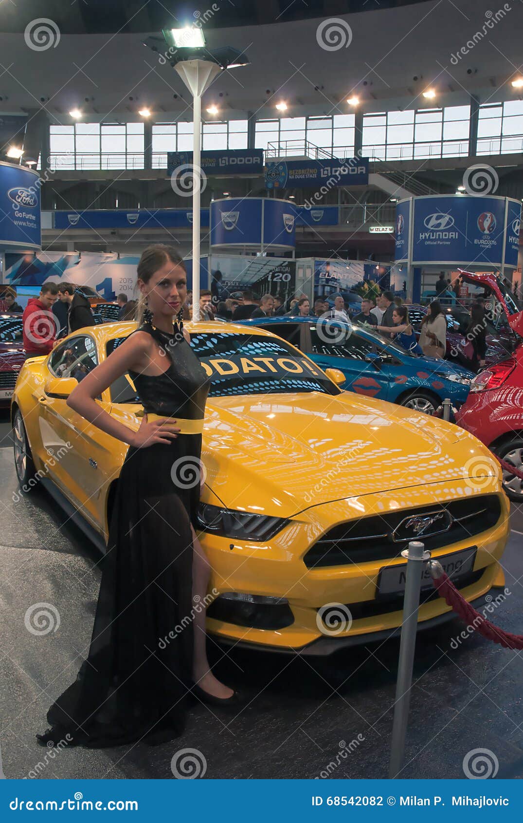 19 Belgrado-MAART: Het 5de INTERNATIONALE CAR SHOW van DDOR BG Auto Ford Mustang GT 5 0 op de auto van Belgrado tonen 19,2016 maart in Belgrado, Servië