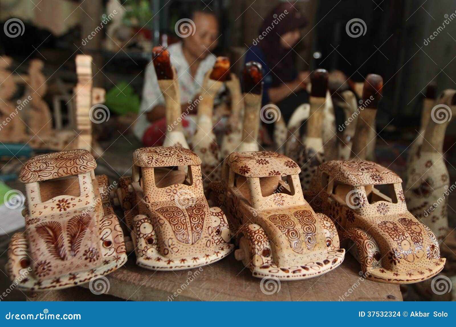 Auto Houten ambacht redactionele stock afbeelding. Image of ambacht